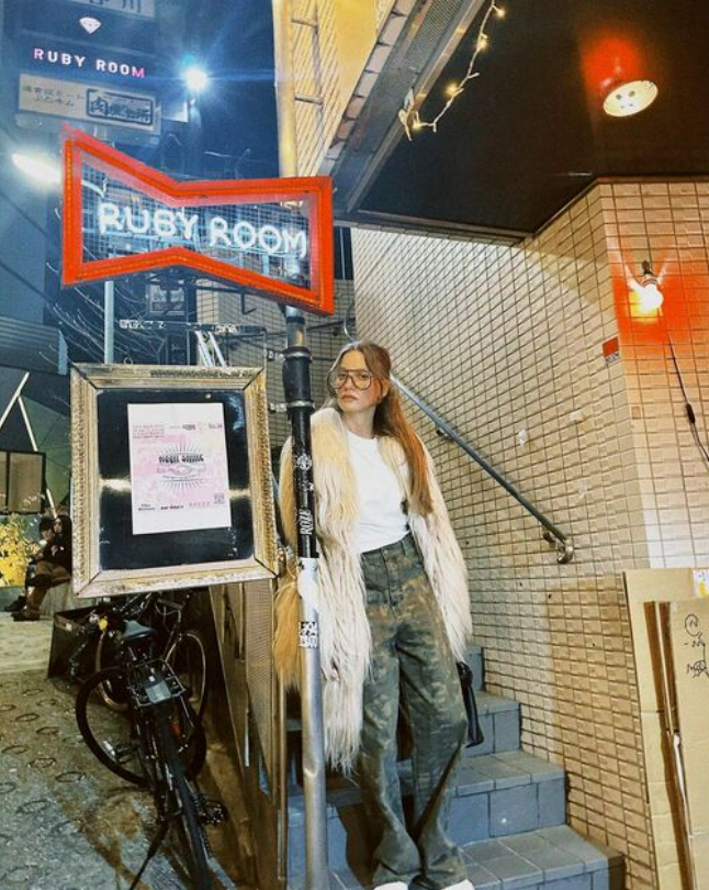 Serenay Sarıkaya Japonya 4