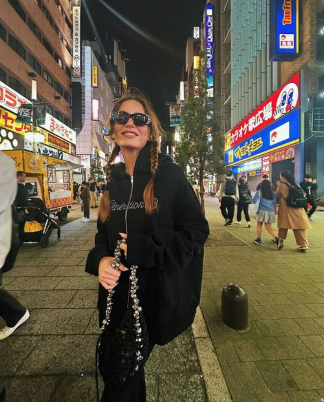 Serenay Sarıkaya Japonya