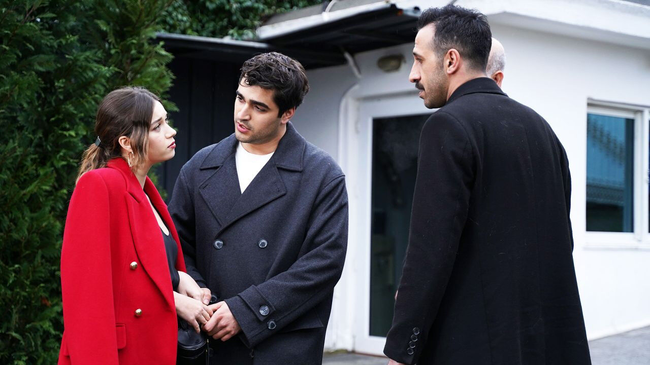 Yalı Çapkını Mert Ramazan Demir Ve Afra Saraçoğlu