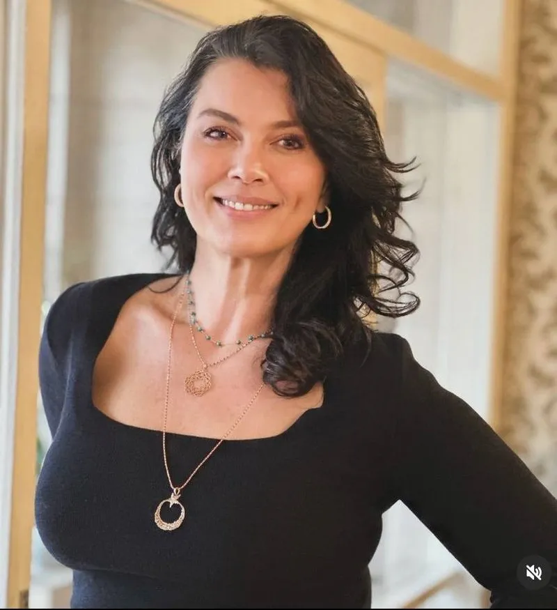 Açelya Akkoyun (2)