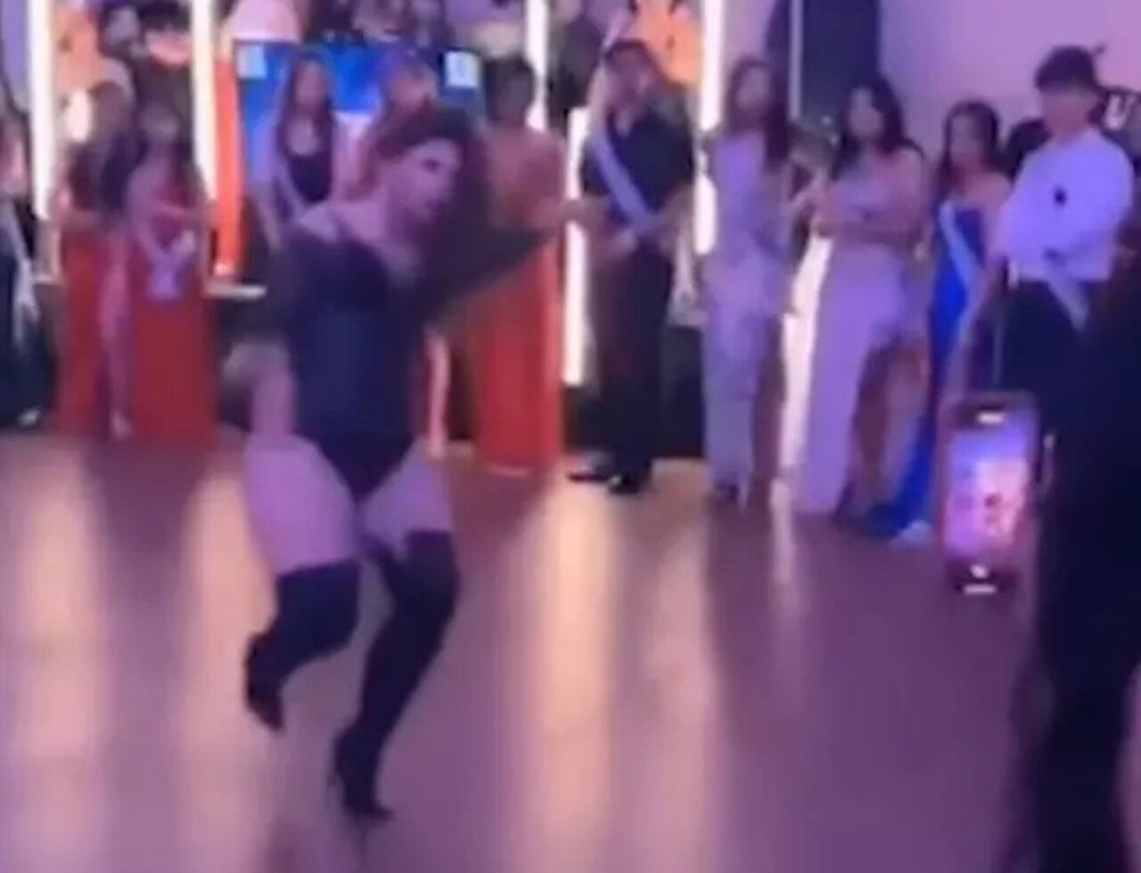 Drag Queen Performansı