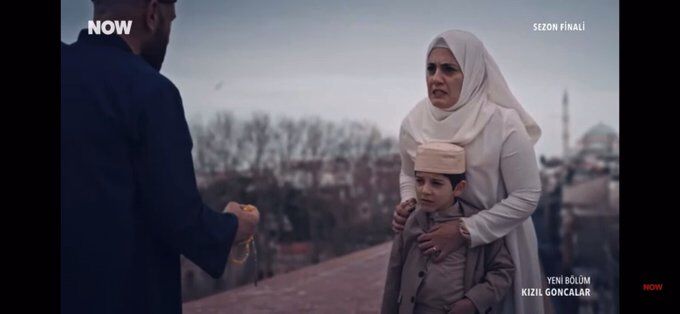 Kızıl Goncalar Cüneyd Ve Annesi