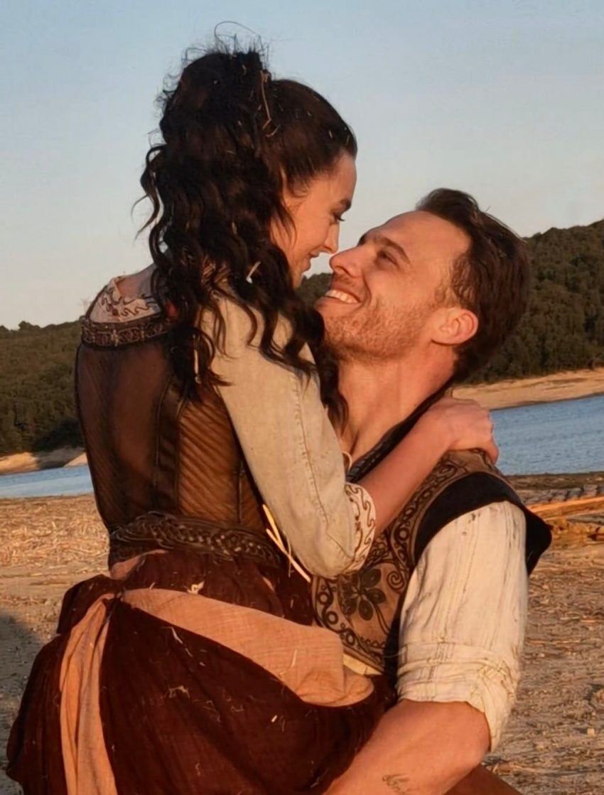 Melis Sezen Ve Kerem Bursin 1