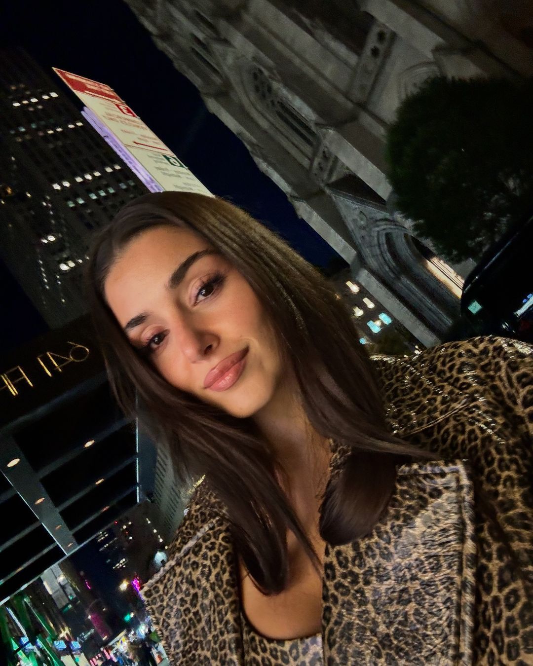 Hande Erçel New York (2)