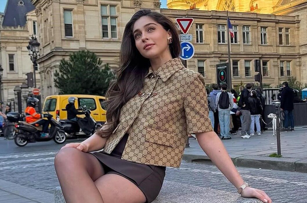 Oyuncu Cemre Baysel'in Paris pozları!