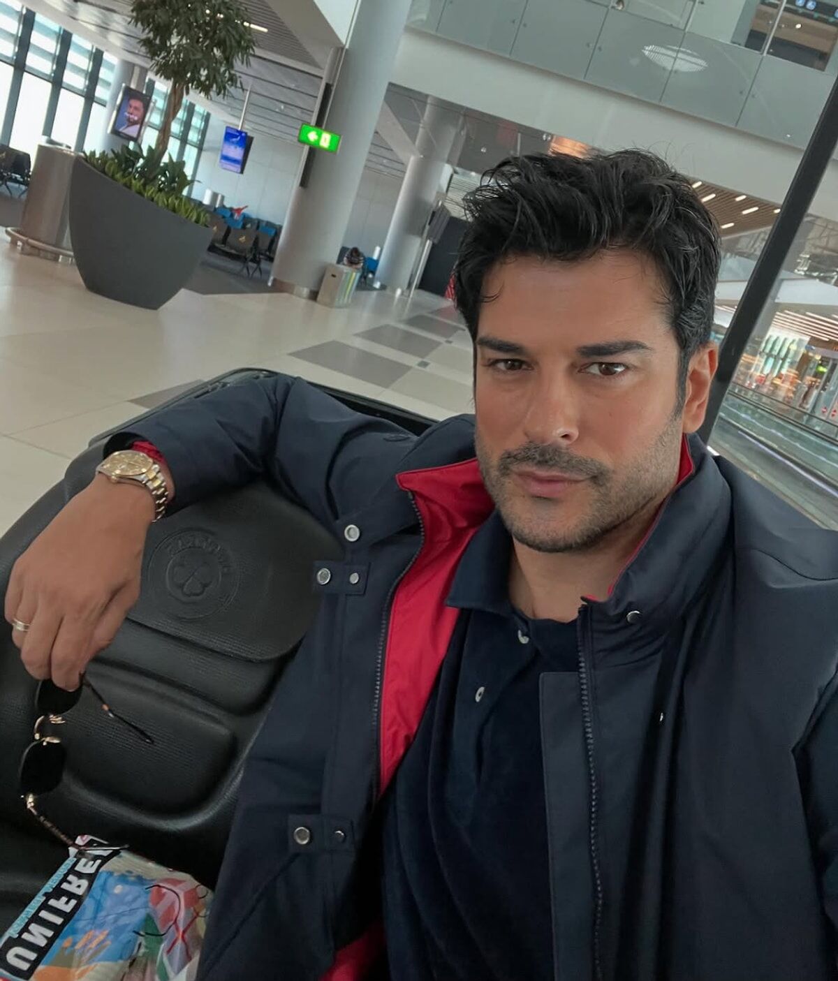 Burak Özçivit Sakalsız
