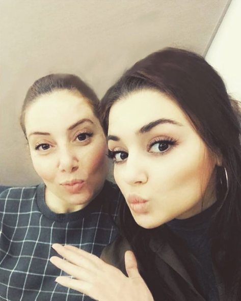 Hande Erçel Annesi Paylaşım-1
