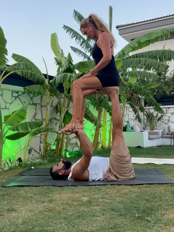 Pınar Altuğ Yoga Dik