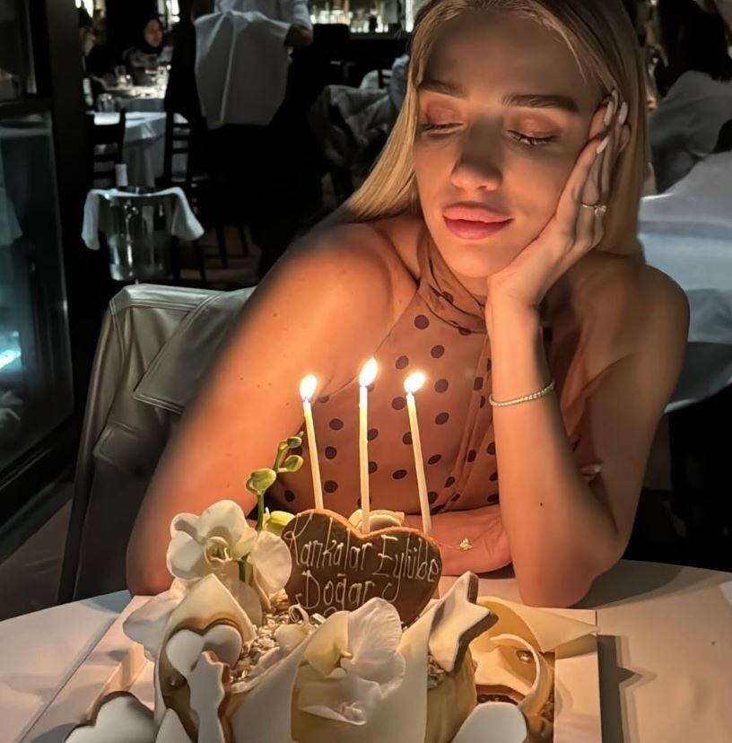 Cansu Canan Özgen-1