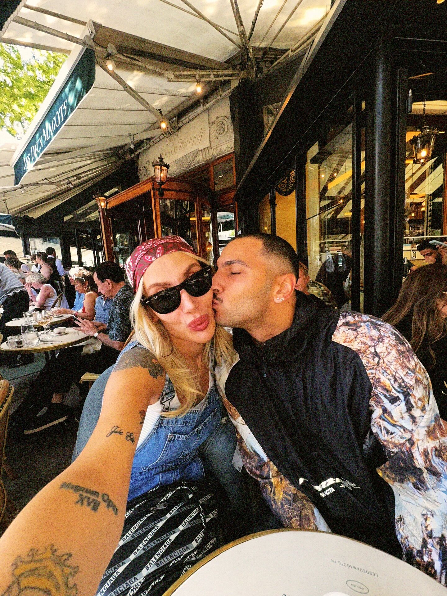 İrem Derici Ve Melih Kunukçu Paris (2)