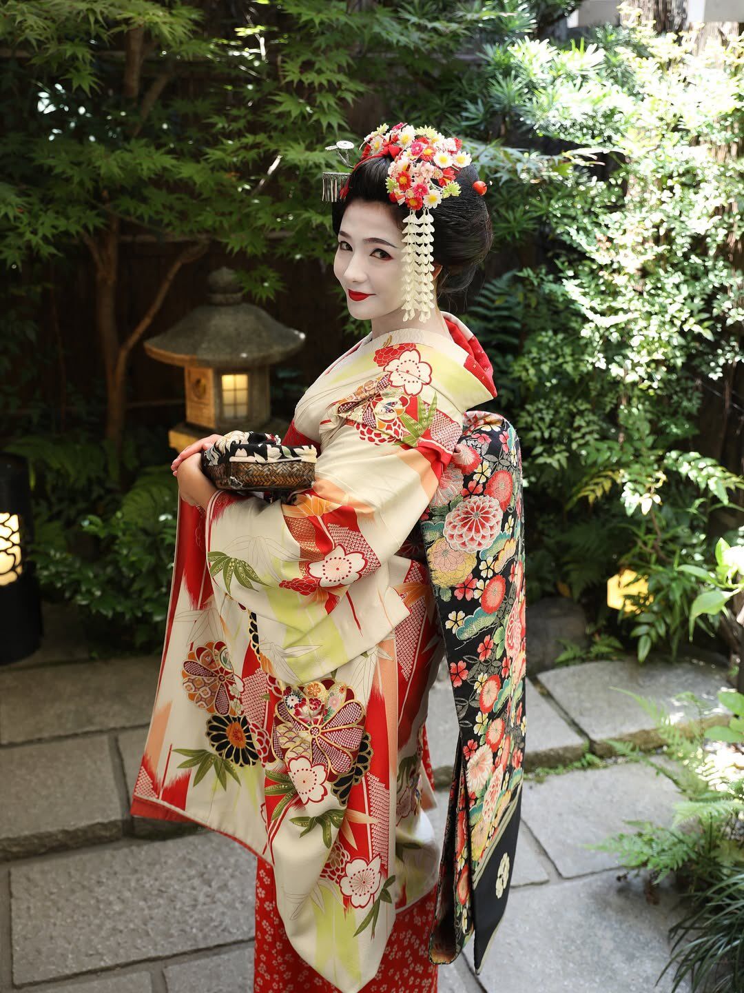 Oyuncu Aybüke Pusat Japon Oldu! (1)