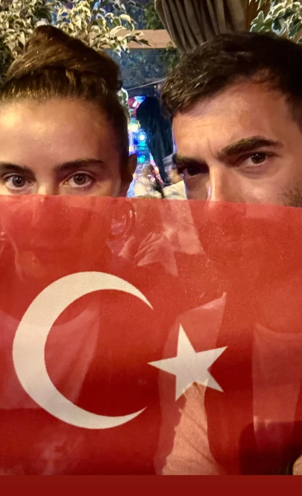 Sıla Ve İlker Kaleli Cumhuriyet Coşkusunu Sokaklarda Yaşadı! (1)