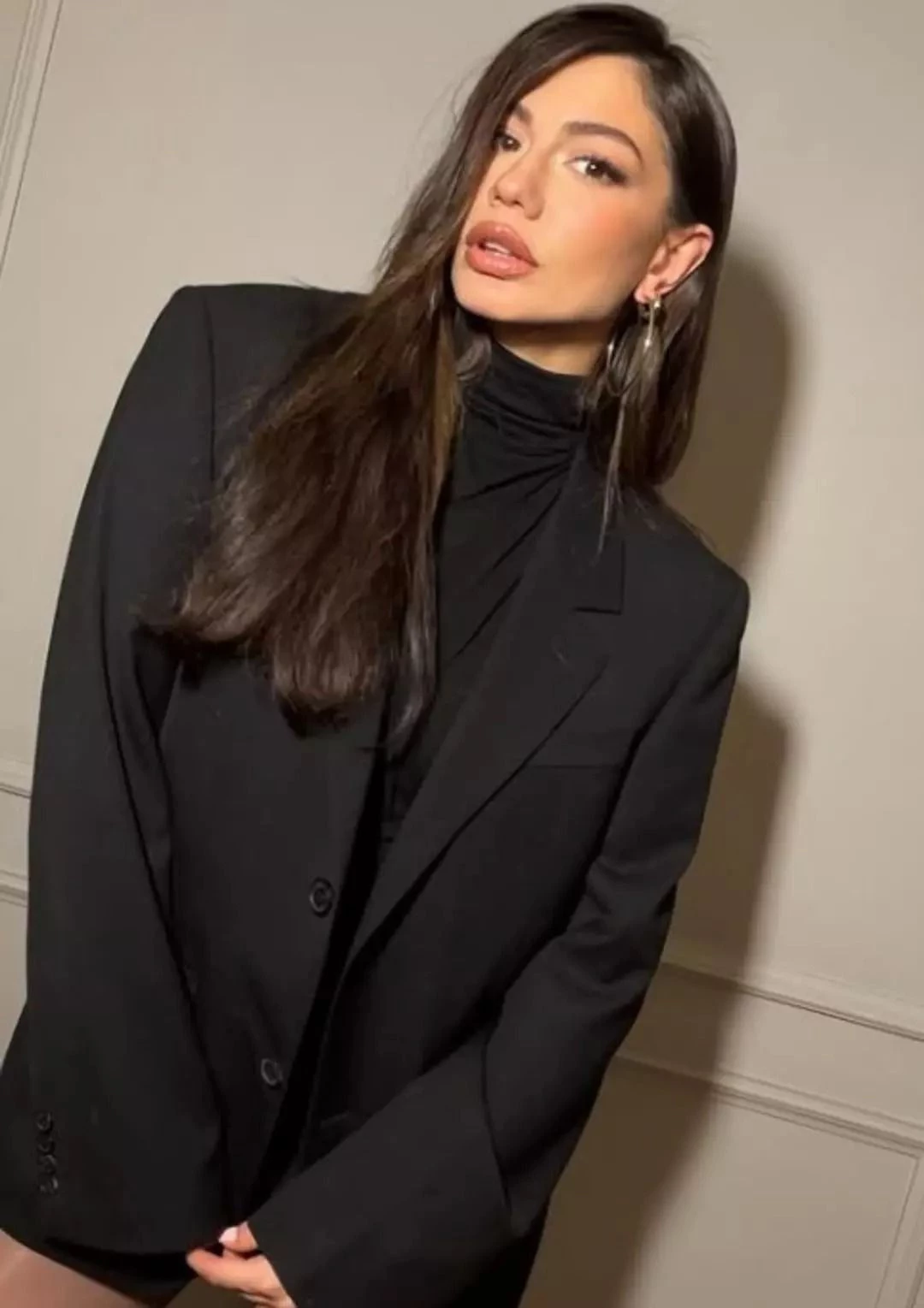 Demet Özdemir'den Yeni Yaşına Özel İddialı Pozlar (2)