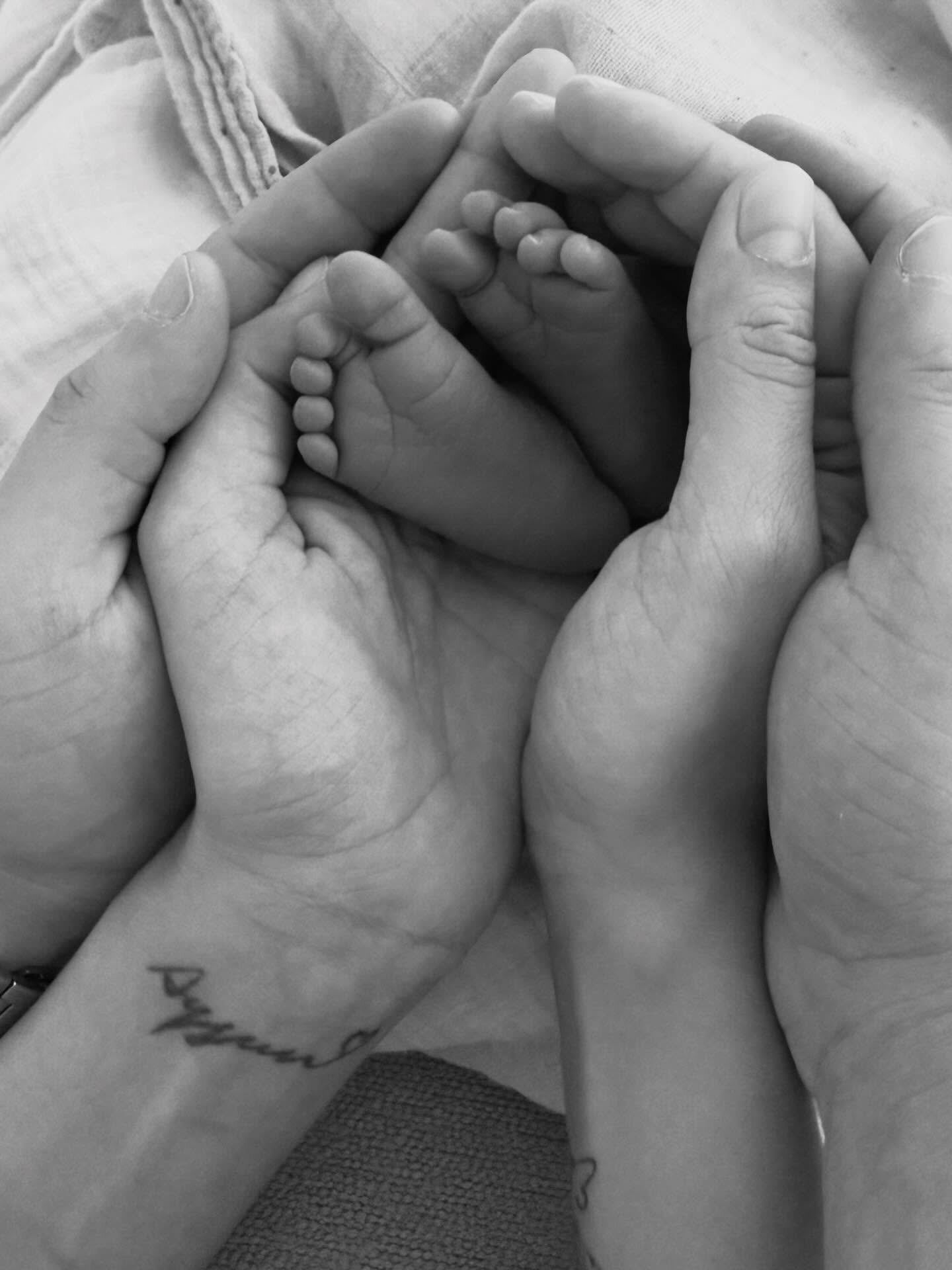 Mesut Özil Ve Amine Gülşe Ailesi Büyüyor! Üçüncü Bebek Dünyaya Geldi (3)