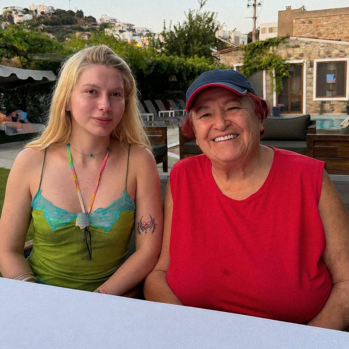 Aleyna Tilki Ve Selda Bağcan 1