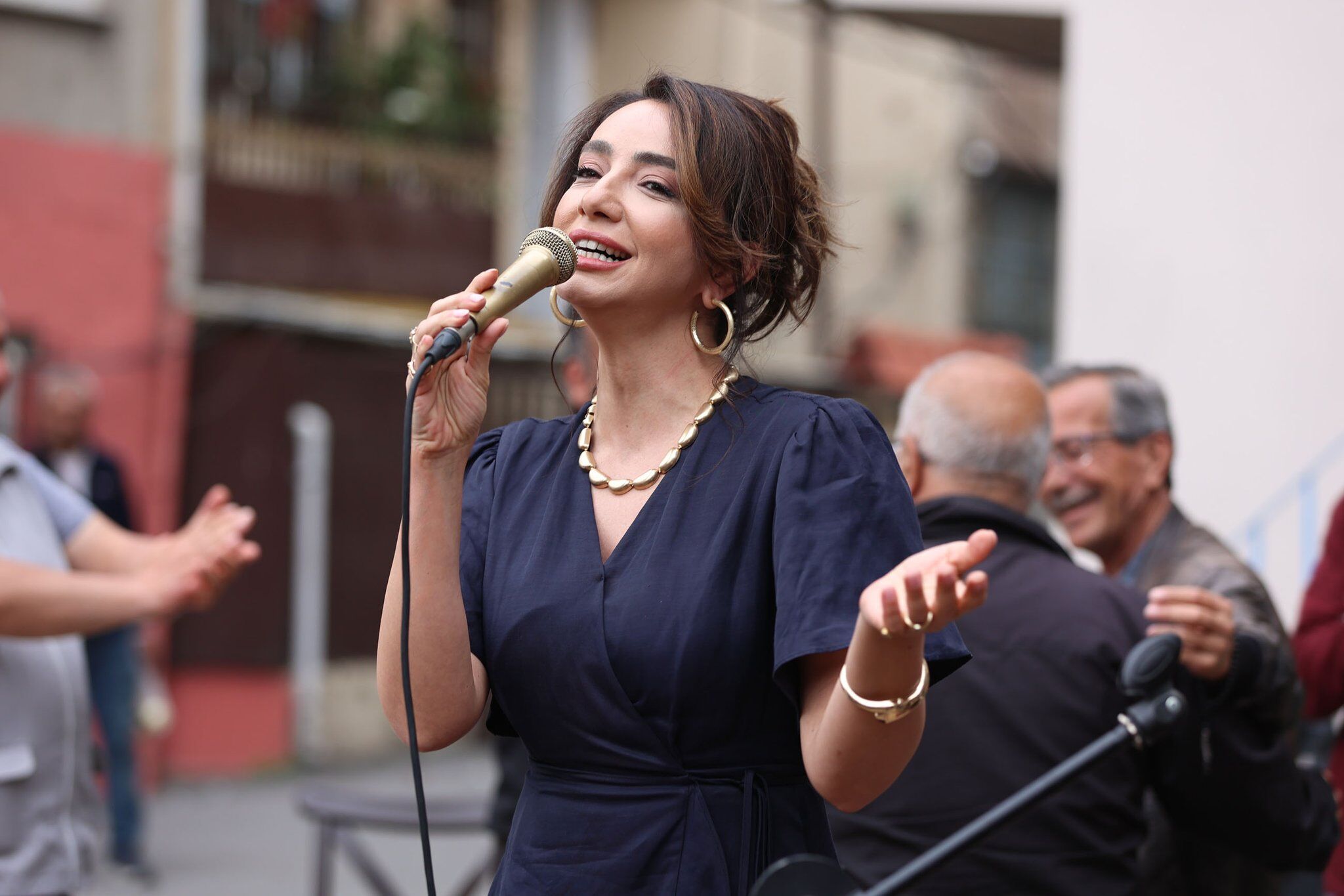 Altı Üstü İstanbul'da Bergen Sürprizi! Öykü Gürman'dan Duygu Dolu Performans (1)
