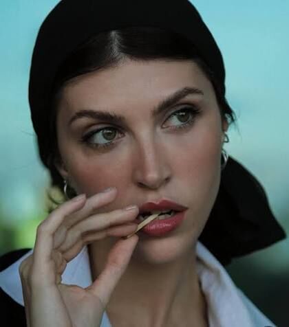 Burak Özçivit'in Yeni Partneri Belli Oldu! Beyza Gümülcine Kadroya Katıldı
