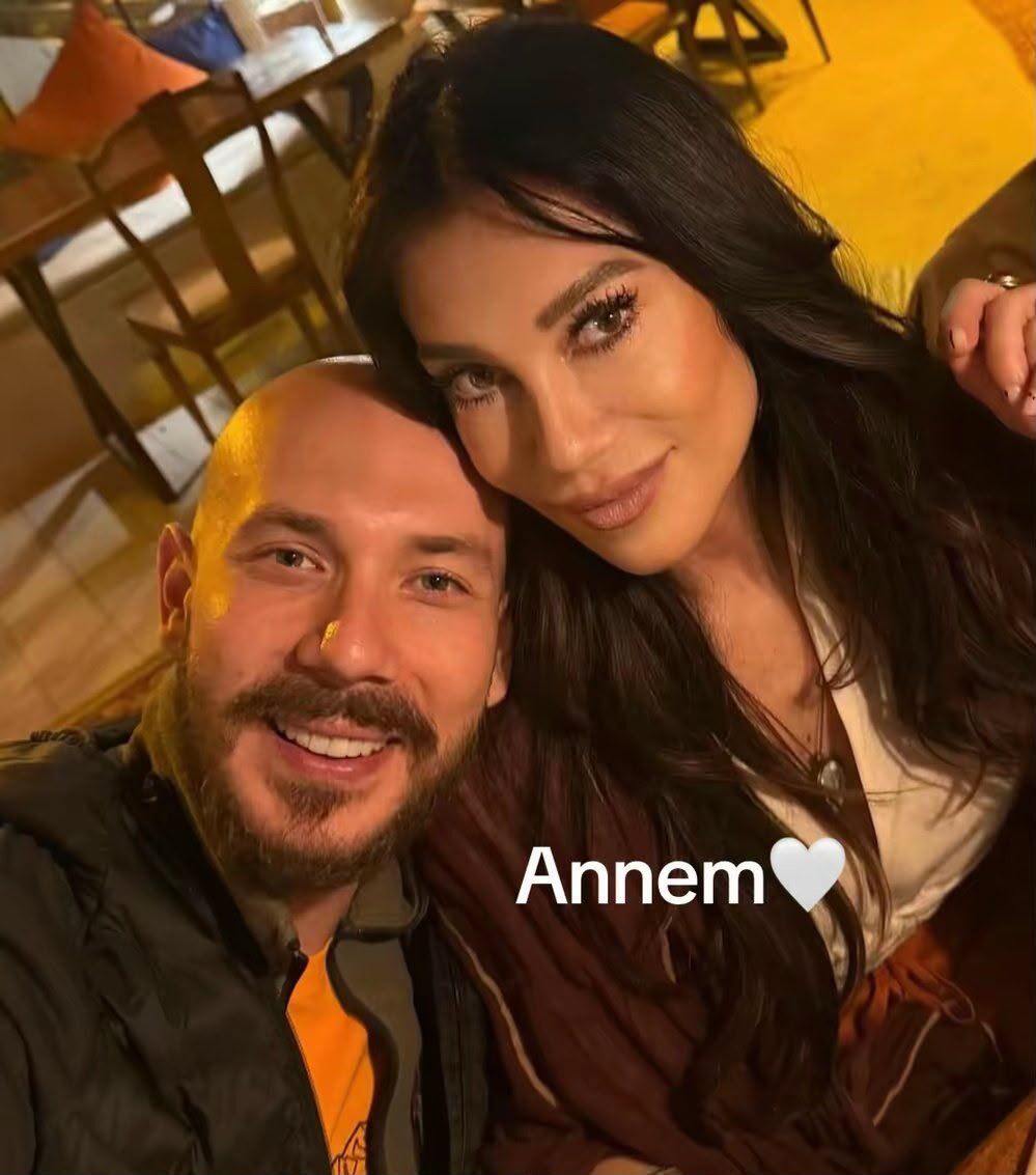 Fenomen Cem Özkök'ün Annesi Sosyal Medyayı Salladı! Ablası Gibi Duruyor (3)