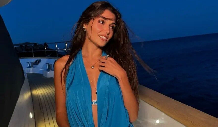Hande Erçel'in Kalbini Çalan İsim Belli Oldu! Tatilin En Duygusal Kareleri Geldi