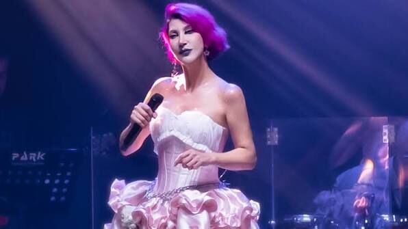 Hande Yener-6