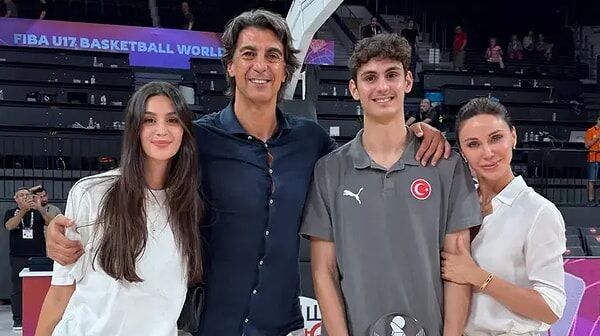 İbrahim Kutluay Ve Demet Şener Arasındaki Buzlar Eridi Mi (1)