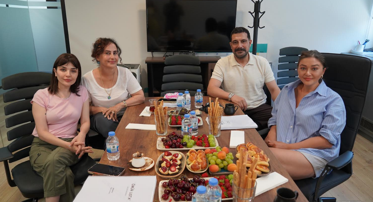 Now'un İddialı Dizisi Ömür Usta Sete Hazırlanıyor! Yıldız Kadro İlk Kez Buluştu