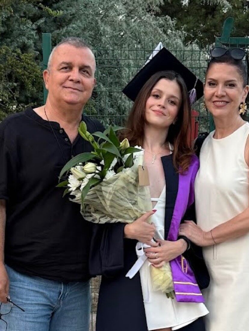Oya Lale Özan Arslan'ın Mezuniyet Sevinci! Paylaşımına Beğeni Yağdı (3)