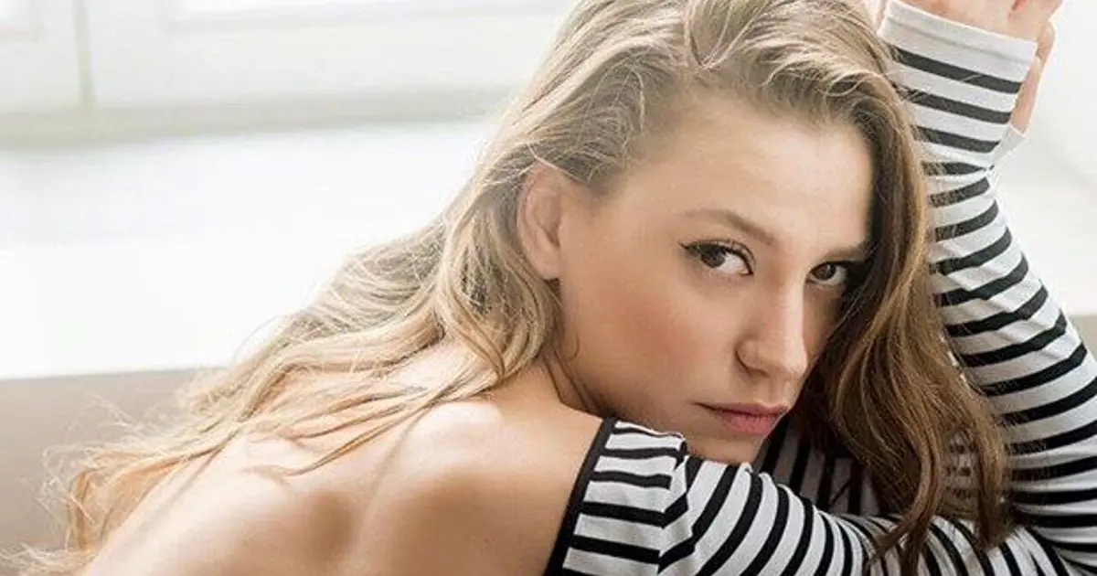 Serenay Sarıkaya’dan Çifte Müjde! (1)