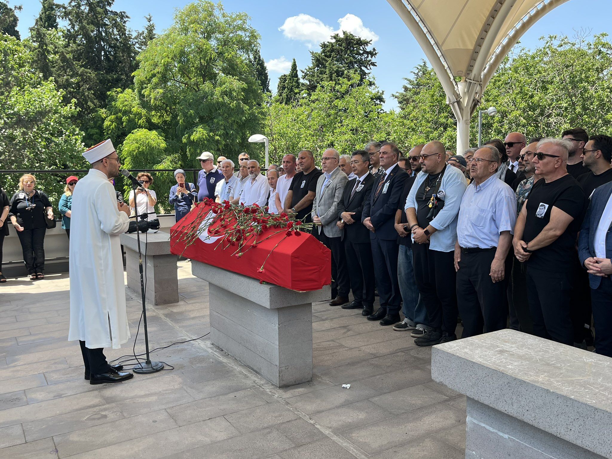 Türk Tiyatrosu Zihni Göktay'a Veda Etti! Usta Sanatçı Son Yolculuğuna Uğurlandı