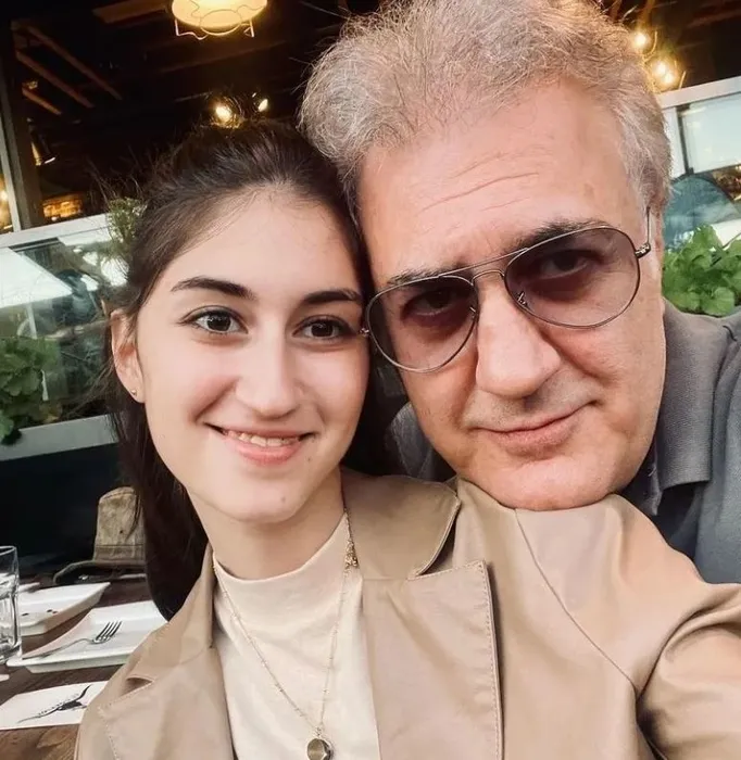 Tamer Karadağlı’nın Kızı Zeyno Büyüdü! 20 Yaşındaki Son Hali Görenleri Şaşırttı (2)