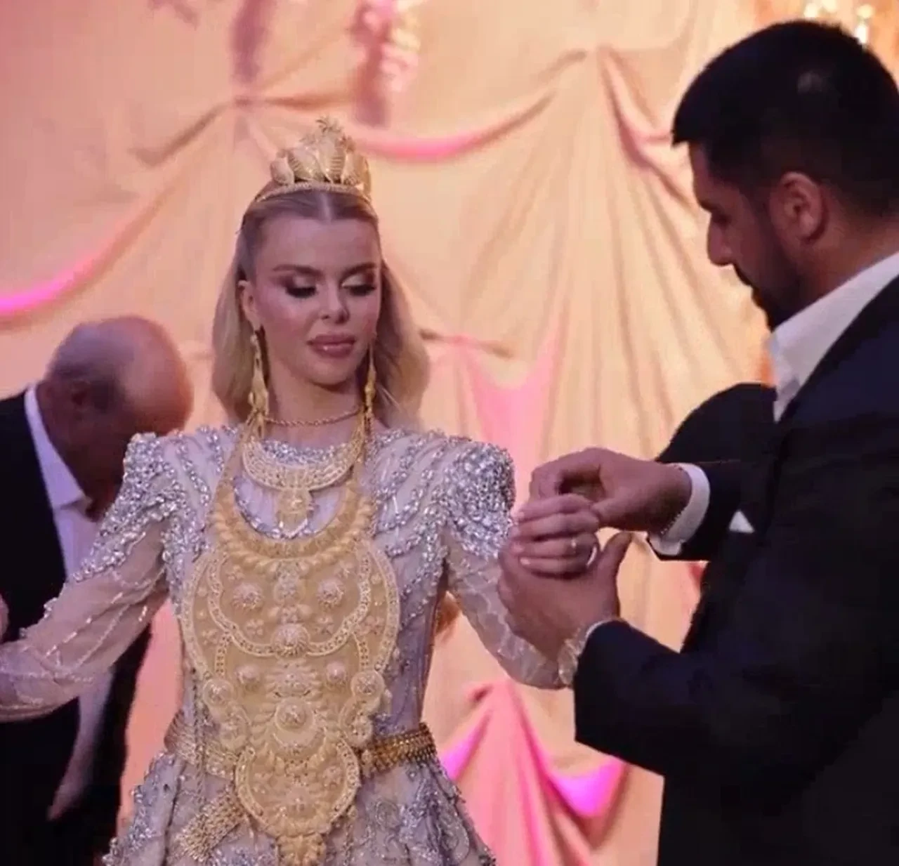 Düğünde Takılan Altınlarla Gündem Olan Vanlı Kara Haydar Gözaltına Alındı (1)